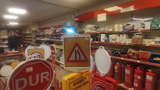 Yangına müdahalenin önemini FRT TV mikrofonlarına anlattı