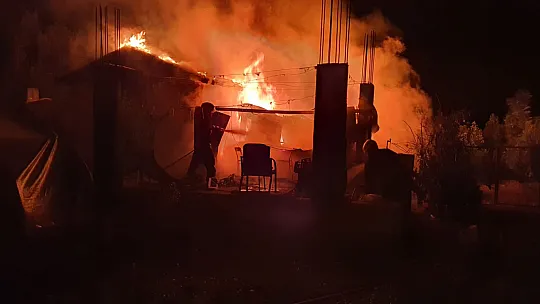 Elektrikten çıkan yangın korkuttu