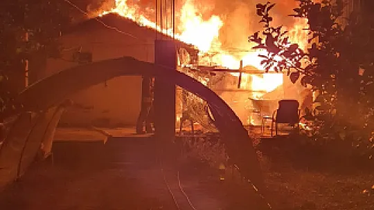 Elektrikten çıkan yangın korkuttu