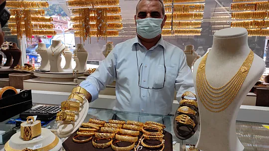 Vatandaş kuyumcuya koşuyor