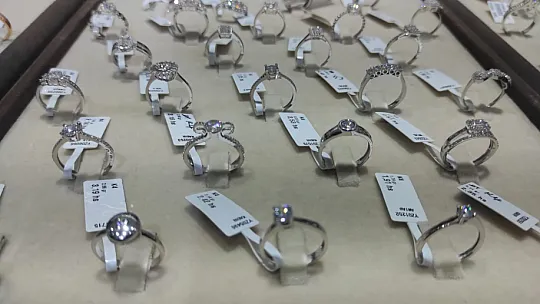 Altın hediye etmek hayal oluyor