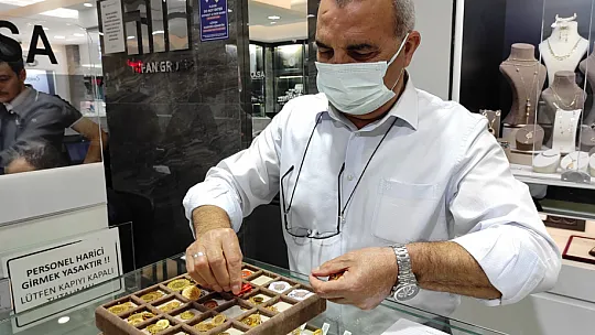 Altın hediye etmek hayal oluyor