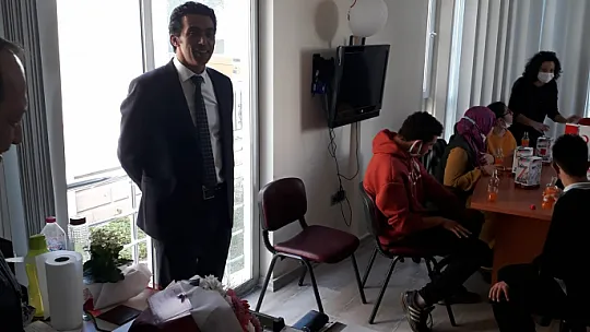 Öğrencilerden, Türk Kızılay'ına ziyaret