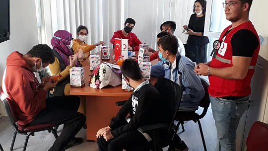 Öğrencilerden, Türk Kızılay'ına ziyaret