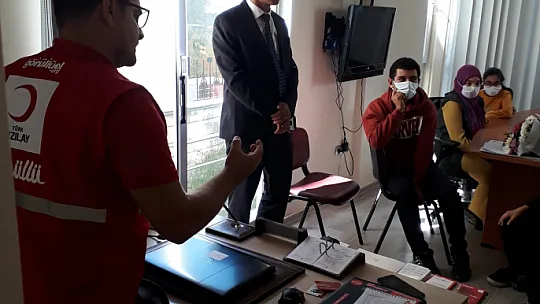 Öğrencilerden, Türk Kızılay'ına ziyaret