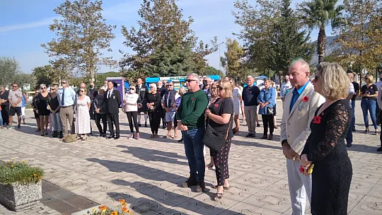 Fethiye'deki İngilizlerden Atatürk'e saygı duruşu