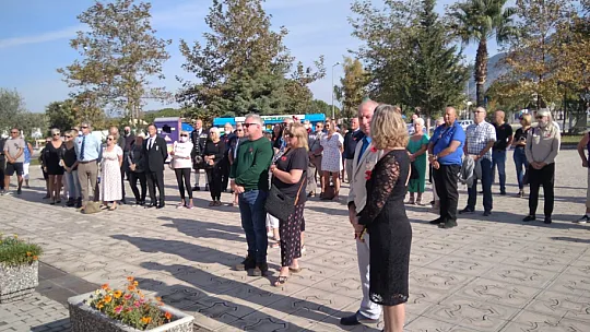 Fethiye'deki İngilizlerden Atatürk'e saygı duruşu