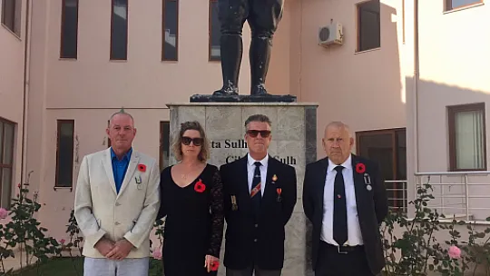 Fethiye'deki İngilizlerden Atatürk'e saygı duruşu