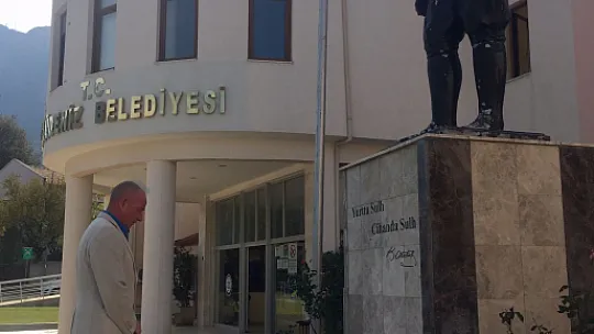 Fethiye'deki İngilizlerden Atatürk'e saygı duruşu