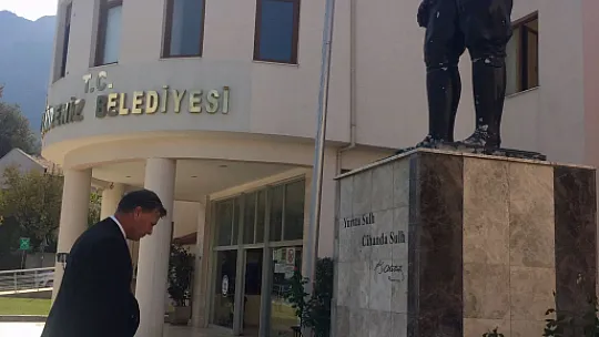 Fethiye'deki İngilizlerden Atatürk'e saygı duruşu