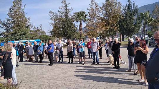 Fethiye'deki İngilizlerden Atatürk'e saygı duruşu