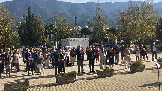Fethiye'deki İngilizlerden Atatürk'e saygı duruşu