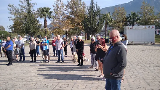 Fethiye'deki İngilizlerden Atatürk'e saygı duruşu
