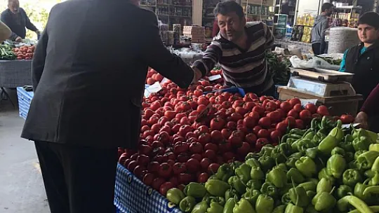 CHP'li Demir Pazar tezgâhı ziyaretinde