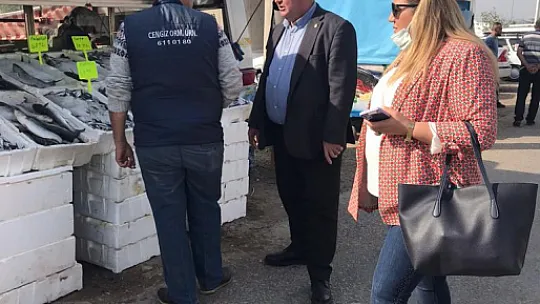 CHP'li Demir Pazar tezgâhı ziyaretinde
