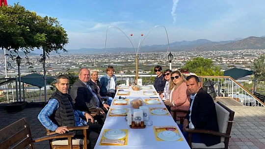CHP'li Demir Pazar tezgâhı ziyaretinde