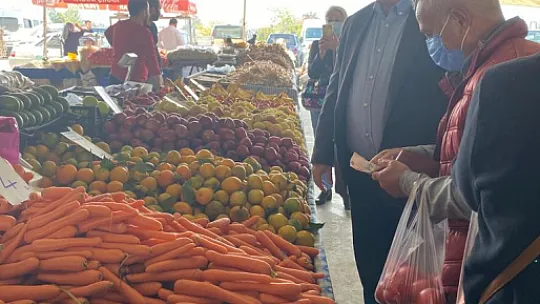 CHP'li Demir Pazar tezgâhı ziyaretinde