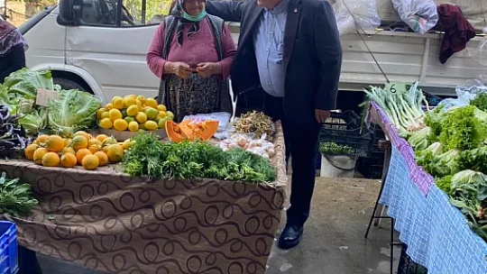 CHP'li Demir Pazar tezgâhı ziyaretinde