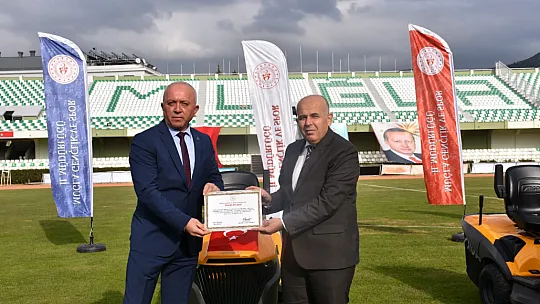 Muğla Gençlik ve Spor İl Müdürlüğü'nce Alınan Çim Biçme Traktörleri İlçelere Teslim Edildi