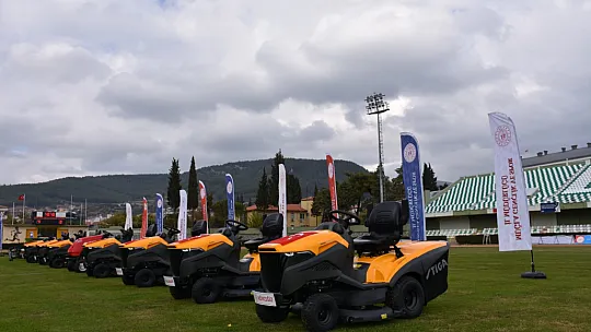Muğla Gençlik ve Spor İl Müdürlüğü'nce Alınan Çim Biçme Traktörleri İlçelere Teslim Edildi