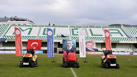 Muğla Gençlik ve Spor İl Müdürlüğü'nce Alınan Çim Biçme Traktörleri İlçelere Teslim Edildi