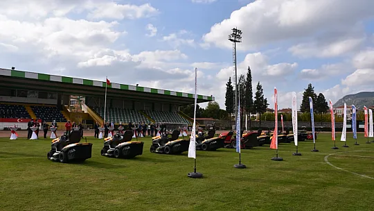 Muğla Gençlik ve Spor İl Müdürlüğü'nce Alınan Çim Biçme Traktörleri İlçelere Teslim Edildi