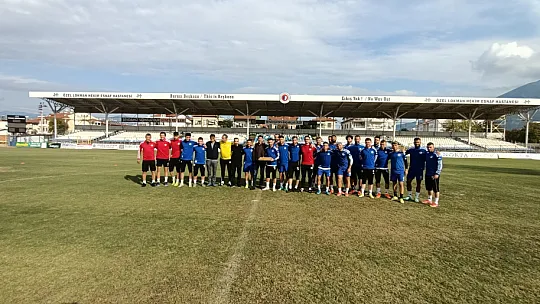 Taraftardan futbolculara baklava