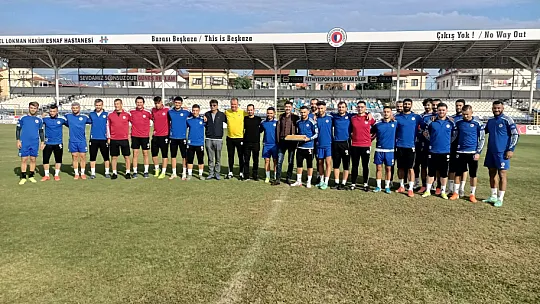 Taraftardan futbolculara baklava