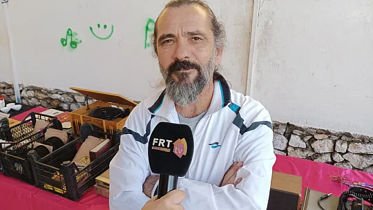 Antika severler 15 günde bir salı pazarında