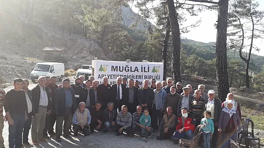 Seydikemerli Arıcılara Arı Keki ve Arı Yemi Bağışlandı