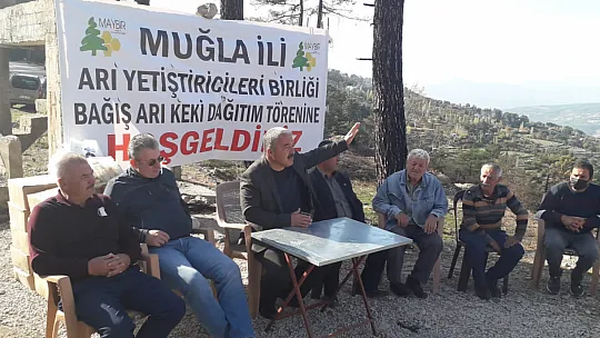 Seydikemerli Arıcılara Arı Keki ve Arı Yemi Bağışlandı