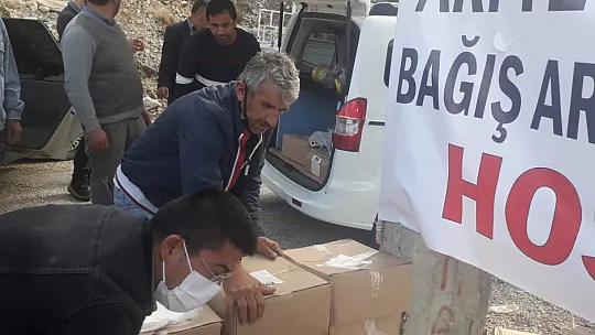 Seydikemerli Arıcılara Arı Keki ve Arı Yemi Bağışlandı