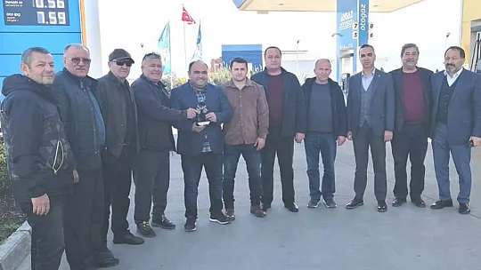 Akdenizli'ye Plaket Takdim Edildi