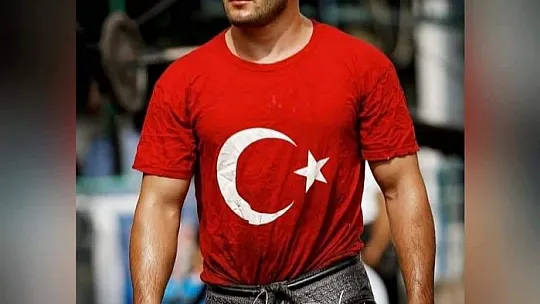 Akdenizli'ye Plaket Takdim Edildi