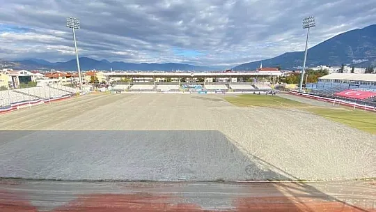 Fethiyespor 2. Yarı için çim yeniliyor