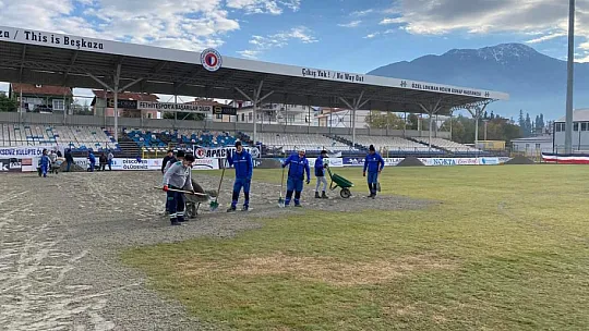 Fethiyespor 2. Yarı için çim yeniliyor