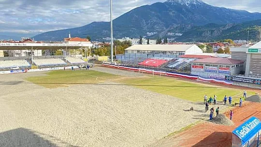 Fethiyespor 2. Yarı için çim yeniliyor