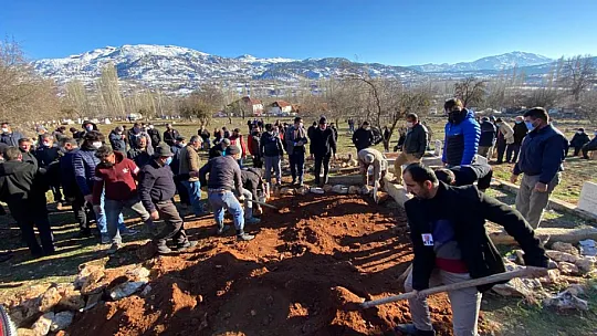 Bekçiler Muhtarı Ayan, Dualarla Toprağa Verildi