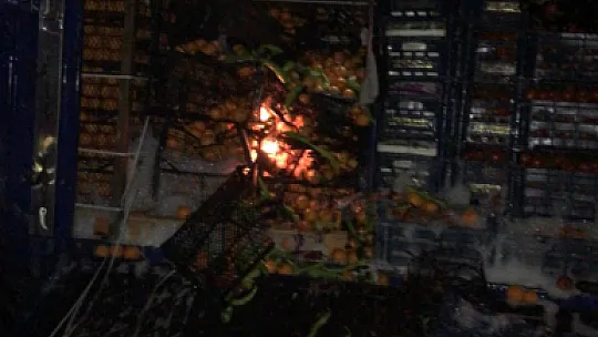 Alevler geceyi aydınlattı