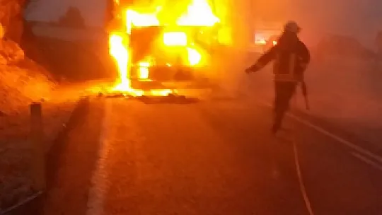 Seyir Halindeki Kamyon Alev Aldı