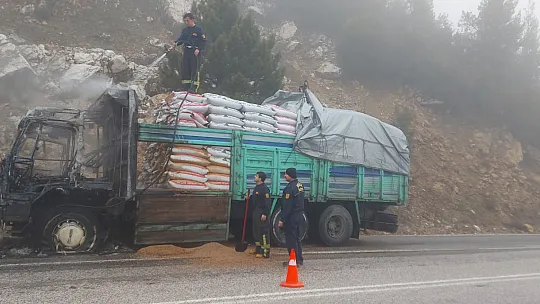Seyir Halindeki Kamyon Alev Aldı
