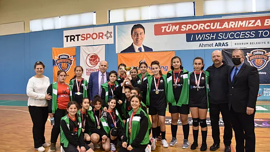 Okul sporları Hentbol Yıldız Kızlarda kupa sahibini buldu