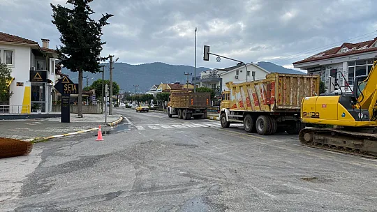 Maliye kavşağında altyapı çalışması