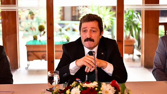 Vali Tavlı, basın mensuplarıyla bir arada