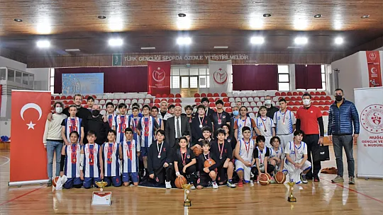Okul Sporları Basketbol Yıldız Erkeklerde kupa sahibini buldu