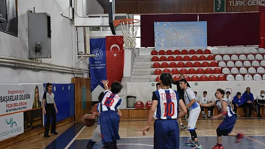 Okul Sporları Basketbol Yıldız Erkeklerde kupa sahibini buldu