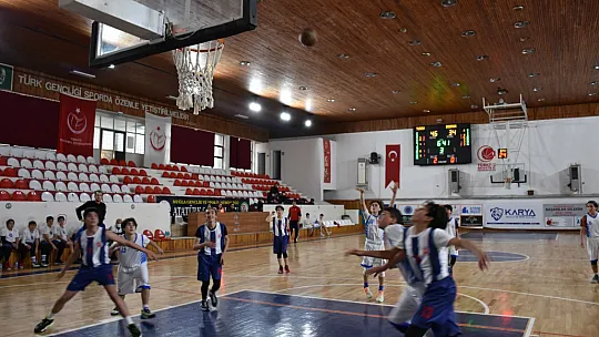 Okul Sporları Basketbol Yıldız Erkeklerde kupa sahibini buldu