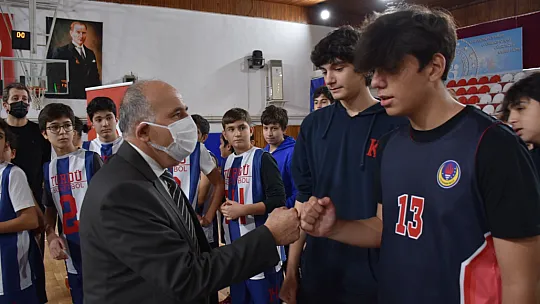 Okul Sporları Basketbol Yıldız Erkeklerde kupa sahibini buldu