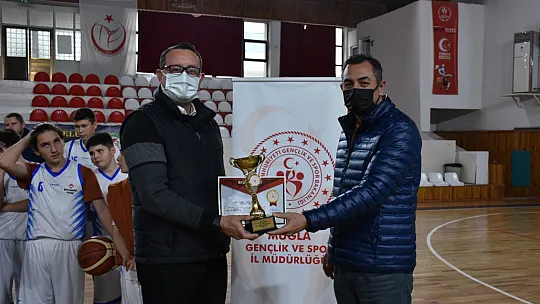 Okul Sporları Basketbol Yıldız Erkeklerde kupa sahibini buldu