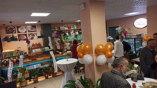 Faruk Güllüoğlu baklavaları Fethiye'de açıldı